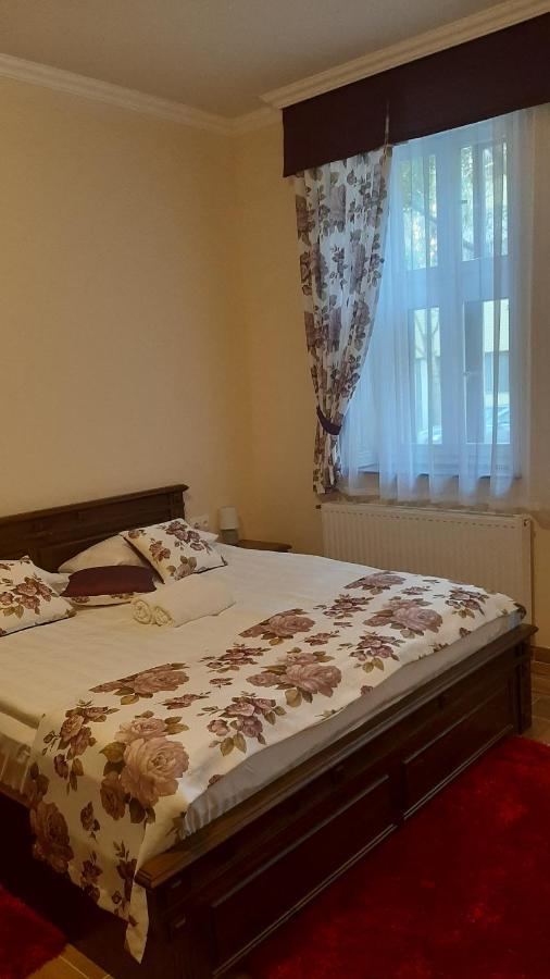 Toscana Apartman Gyula Exteriör bild