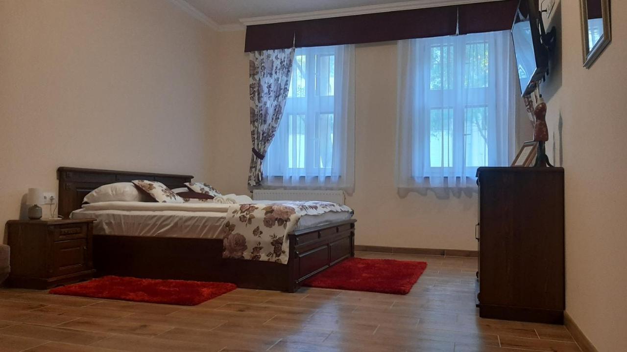 Toscana Apartman Gyula Exteriör bild