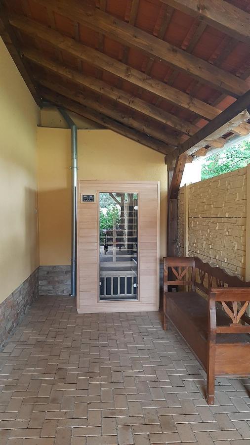 Toscana Apartman Gyula Exteriör bild
