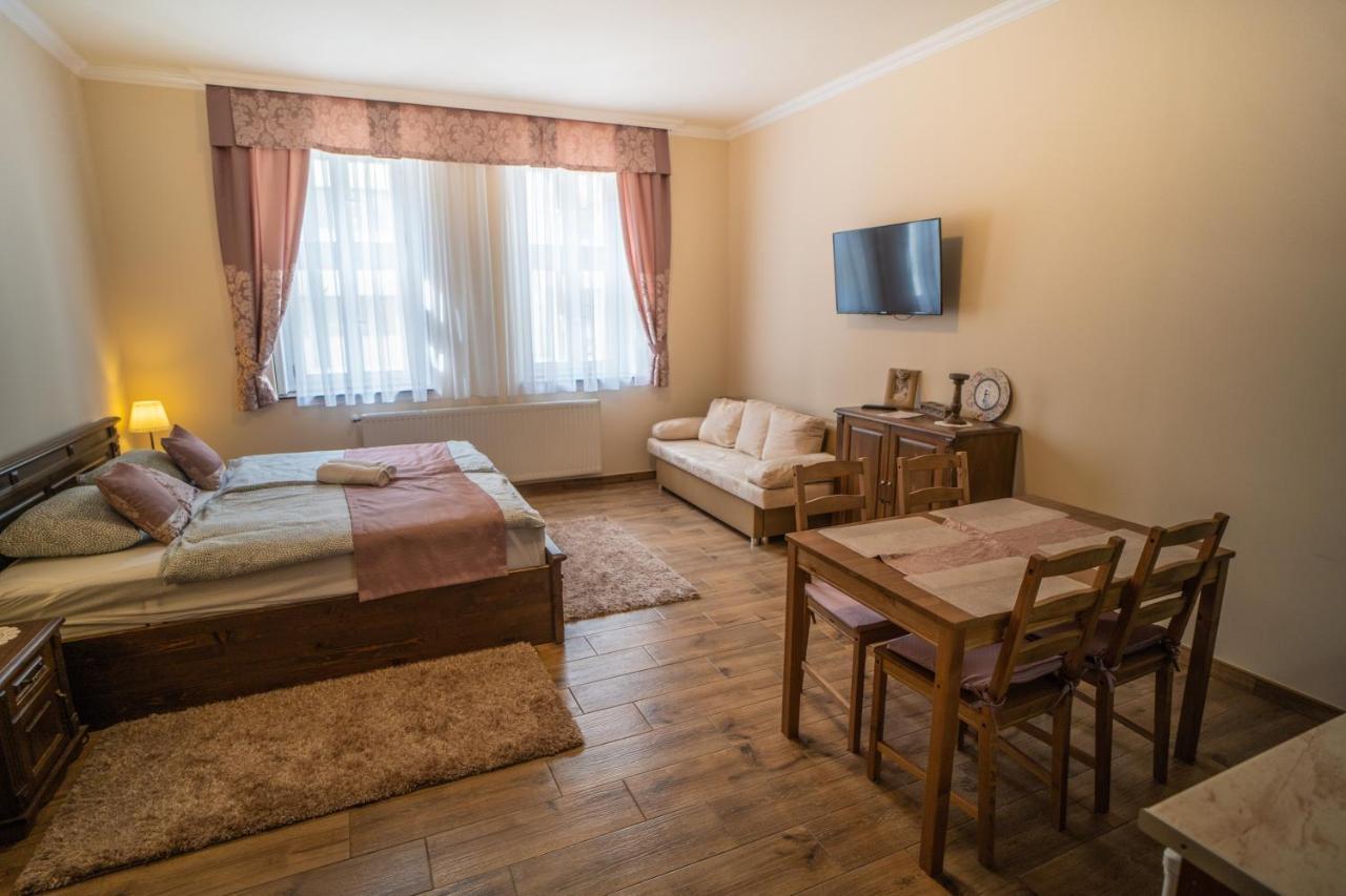 Toscana Apartman Gyula Exteriör bild