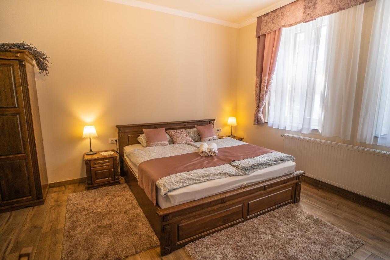 Toscana Apartman Gyula Exteriör bild