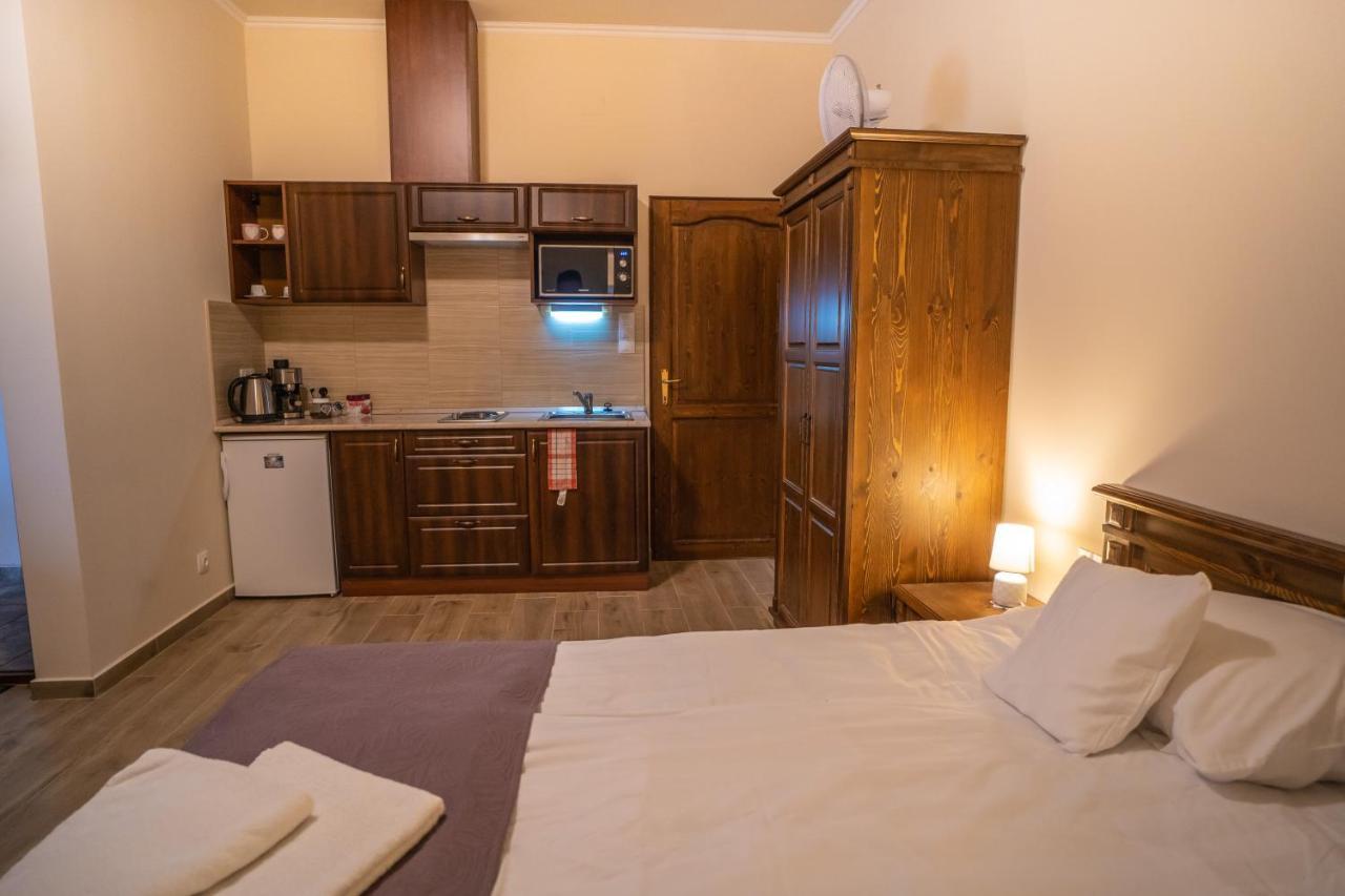 Toscana Apartman Gyula Exteriör bild