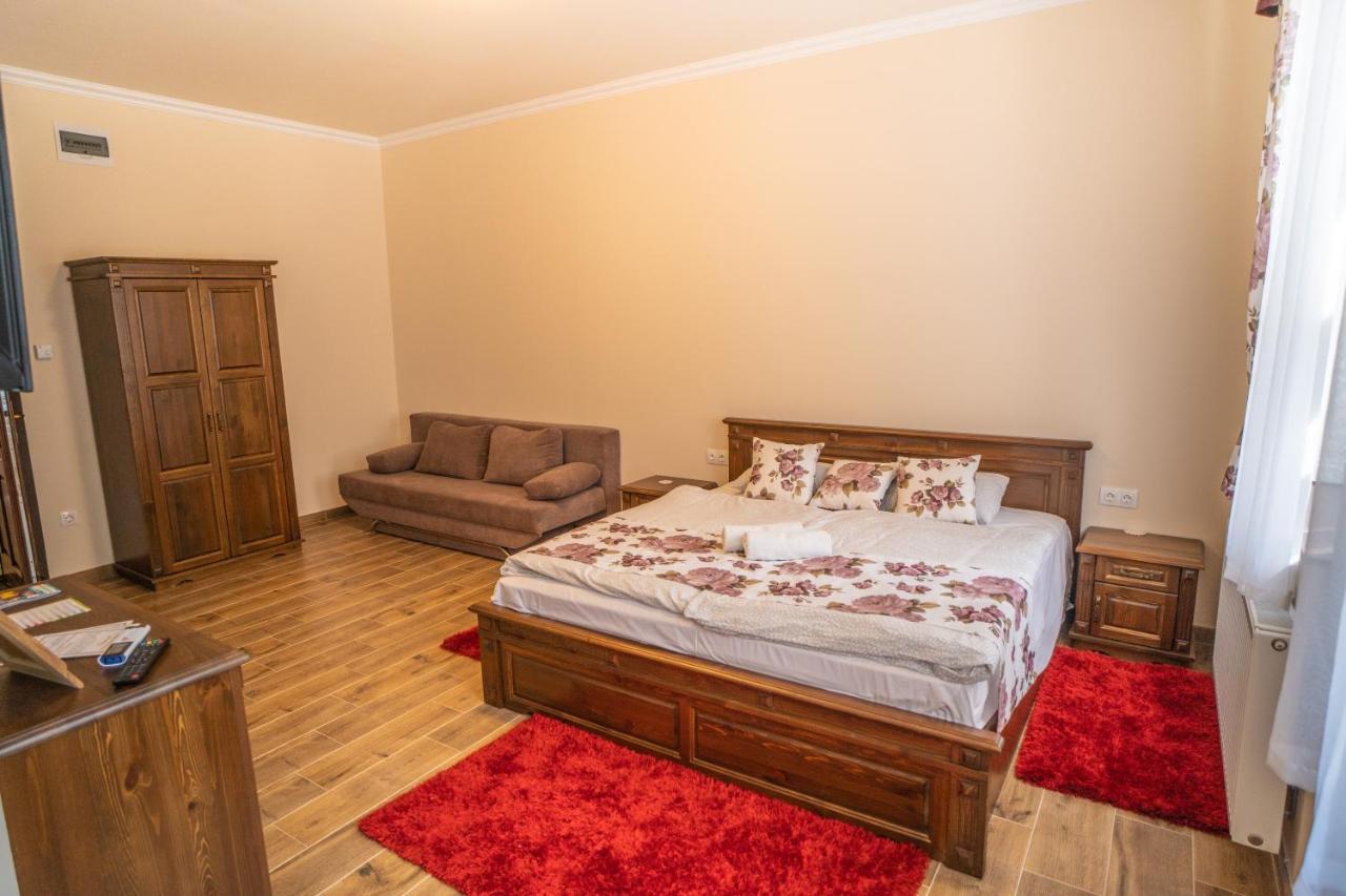 Toscana Apartman Gyula Exteriör bild