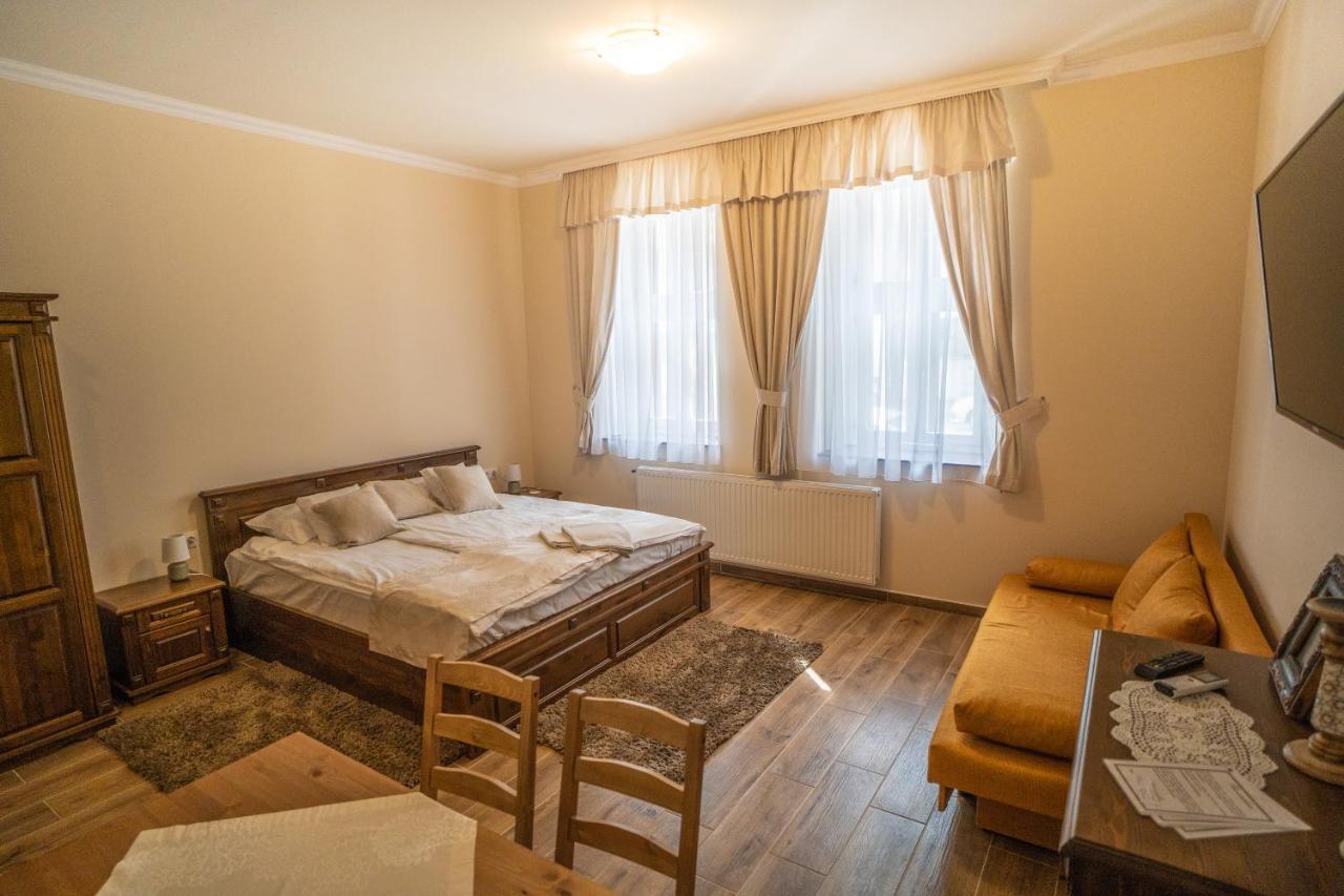 Toscana Apartman Gyula Exteriör bild