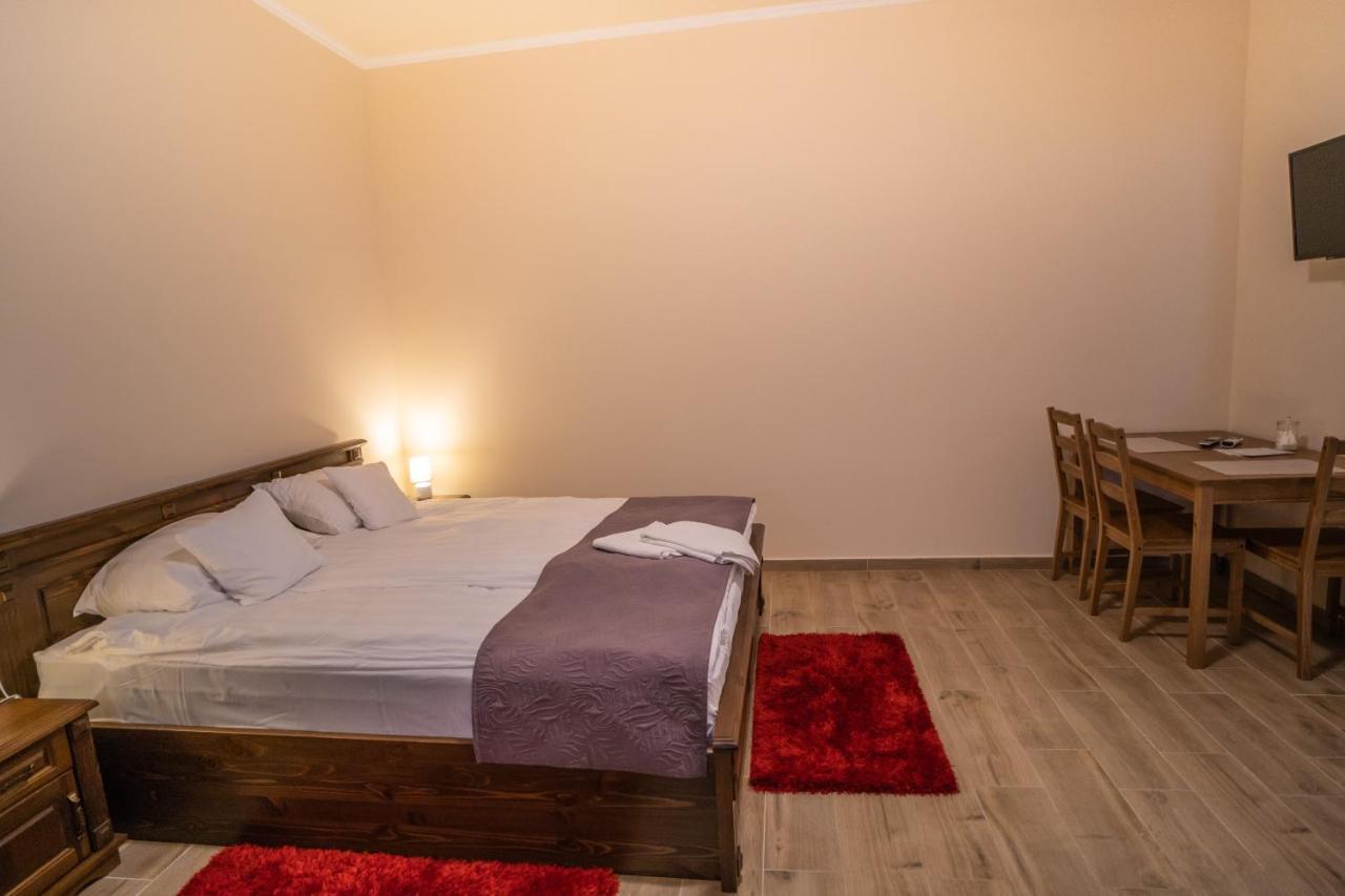 Toscana Apartman Gyula Exteriör bild