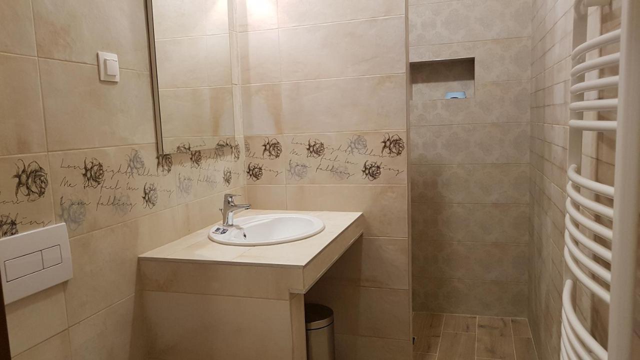Toscana Apartman Gyula Exteriör bild