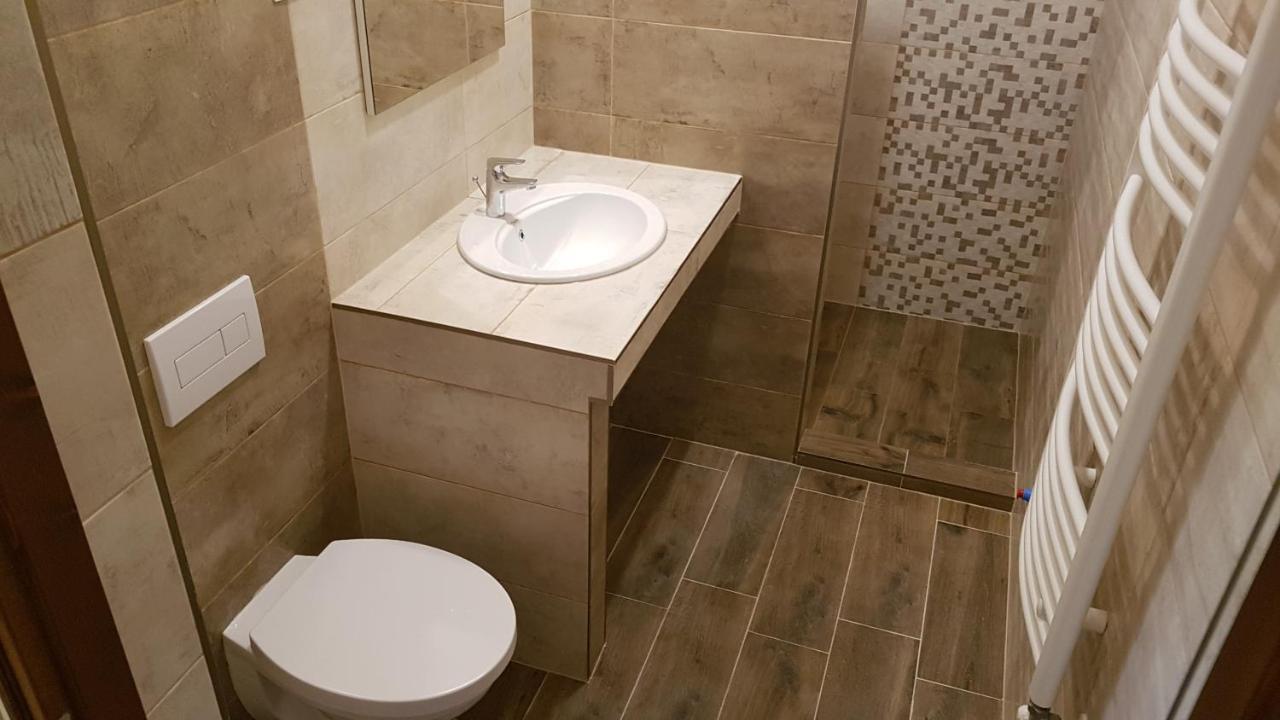 Toscana Apartman Gyula Exteriör bild