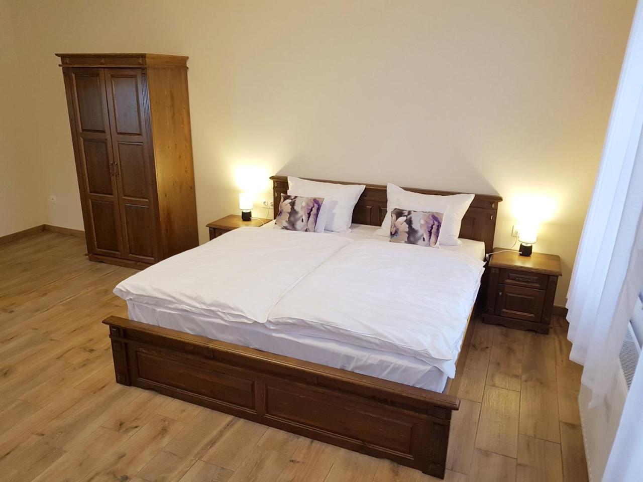 Toscana Apartman Gyula Exteriör bild