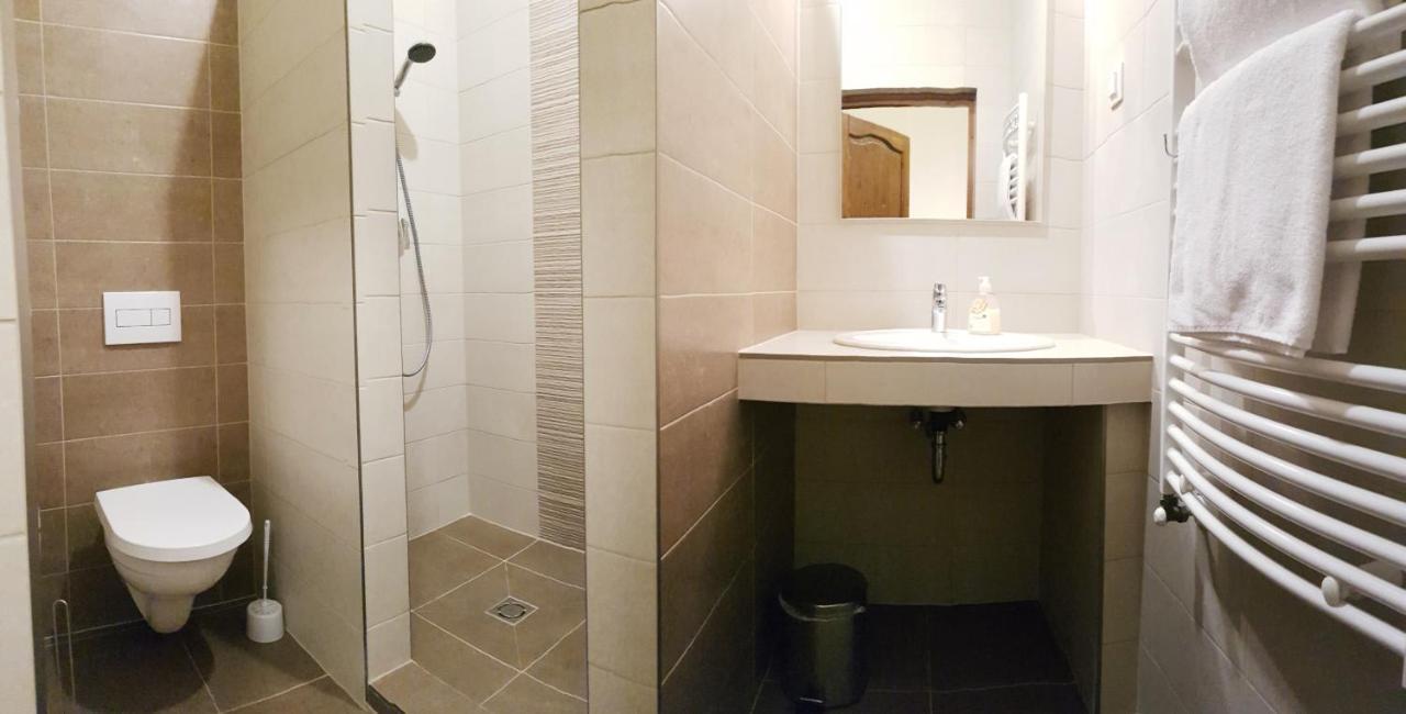 Toscana Apartman Gyula Exteriör bild