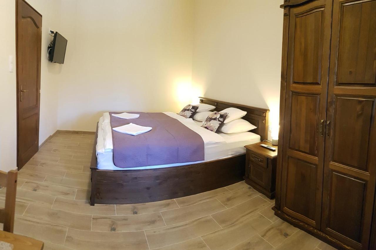 Toscana Apartman Gyula Exteriör bild