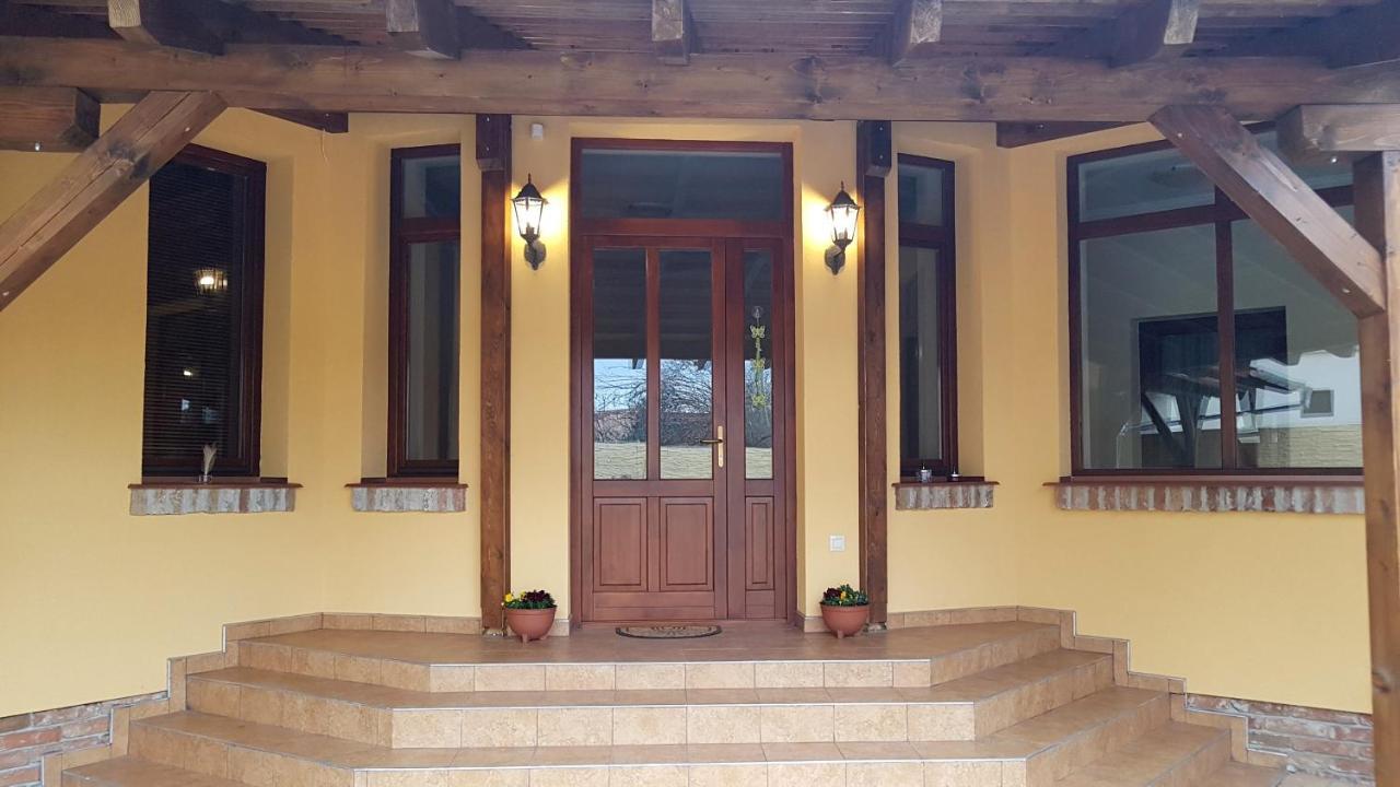 Toscana Apartman Gyula Exteriör bild