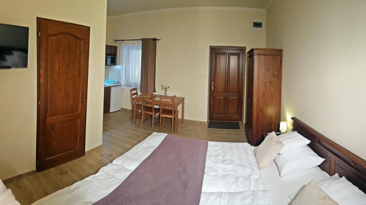 Toscana Apartman Gyula Exteriör bild