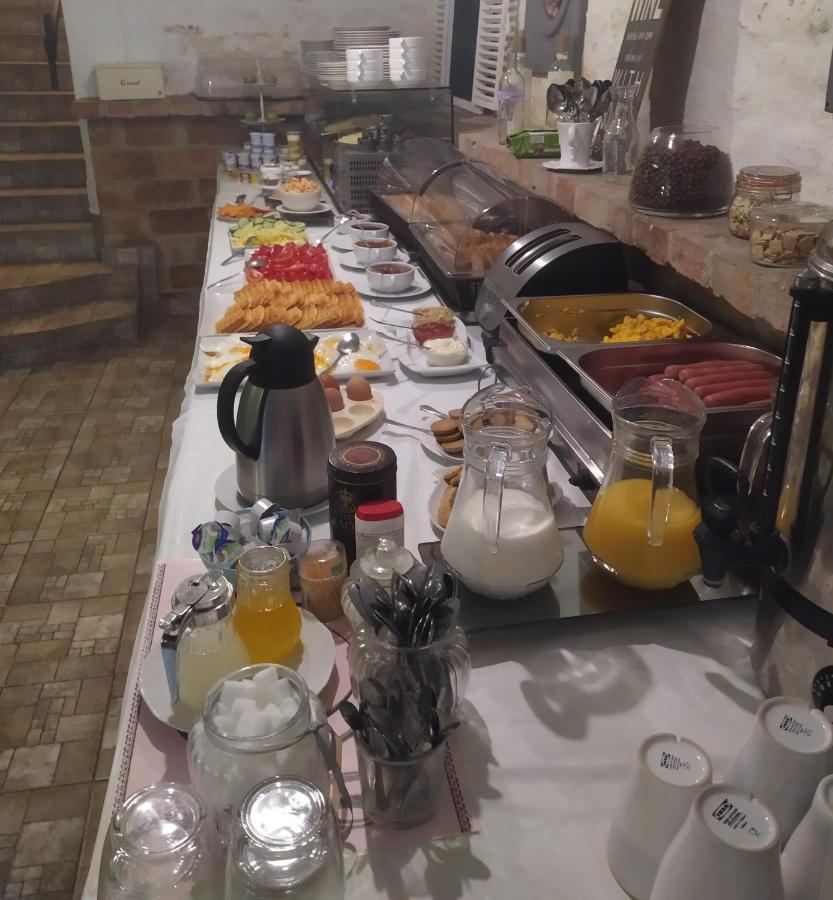 Toscana Apartman Gyula Exteriör bild